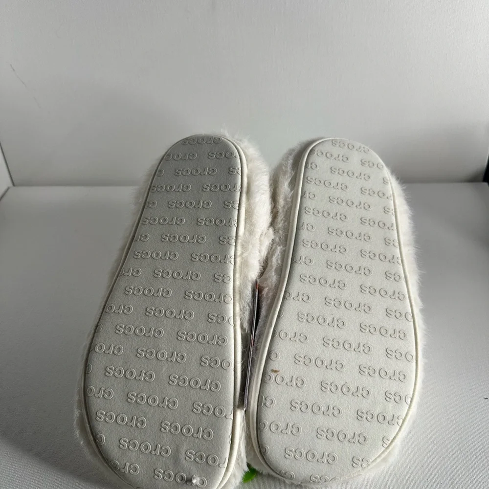 CROCS Kids Faux Fur Mittens in Light Gray with Green Hanger